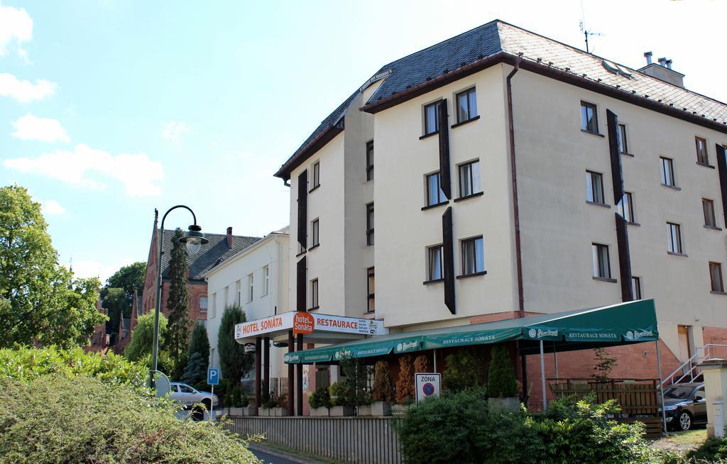 Hotel Sonata Hradec nad Moravici Bagian luar foto