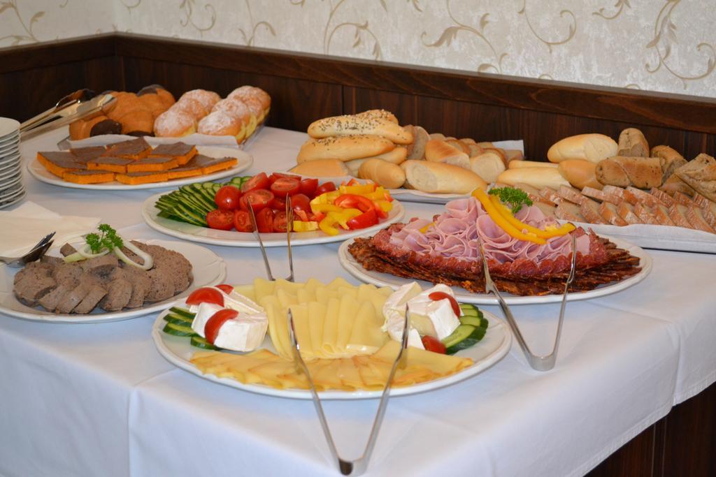 Hotel Sonata Hradec nad Moravici Bagian luar foto