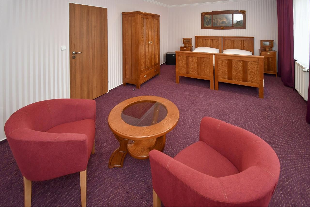 Hotel Sonata Hradec nad Moravici Bagian luar foto
